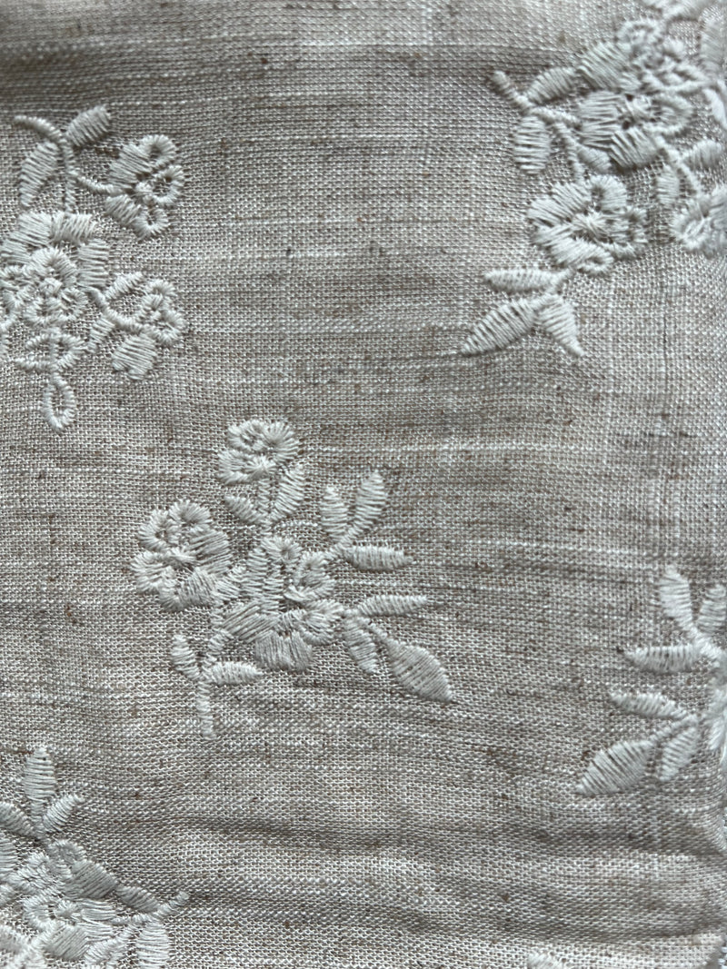 Brodert baby teppe- lin og muslin